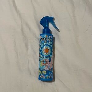 Amika Hydro Rush Moisture Spray in Blue